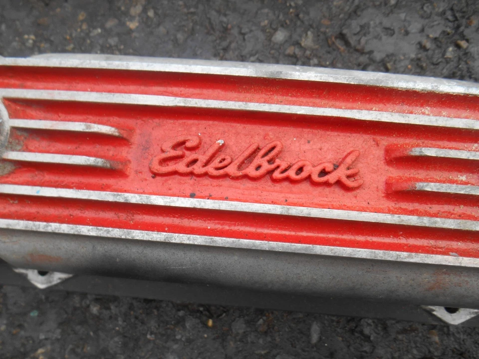 Vintage GM Chevy Edelbrock finned 4 bolt valve covers - Image 3 of 4