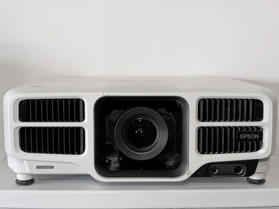 Laser Projector 4K Epson Pro L1200U Lumens 6510 Hours SN: X2X2940074L **READ**