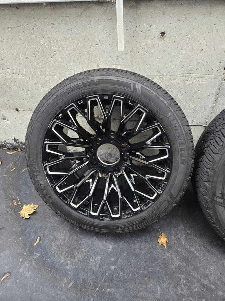 Llanta negra 22 pulgadas Chevy GMC Truck 2500 3500 8x180 Lug Fuel Strike 22x10 Foto 2 de 4