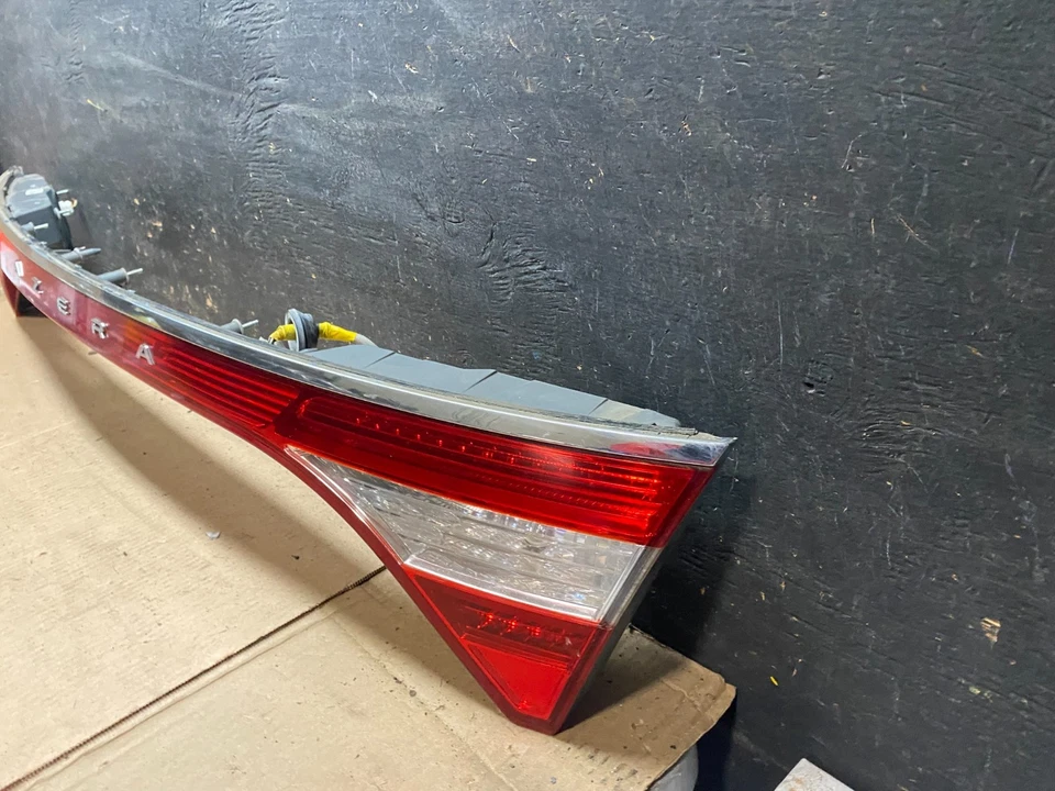 Luz trasera panel maletero Hyundai Azera 2014-2017 OEM T0341 DG Foto 2 de 4