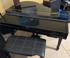 Suzuki HG-425e Mini-Grande Digital Ensemble Piano 88-Key Hammer Action