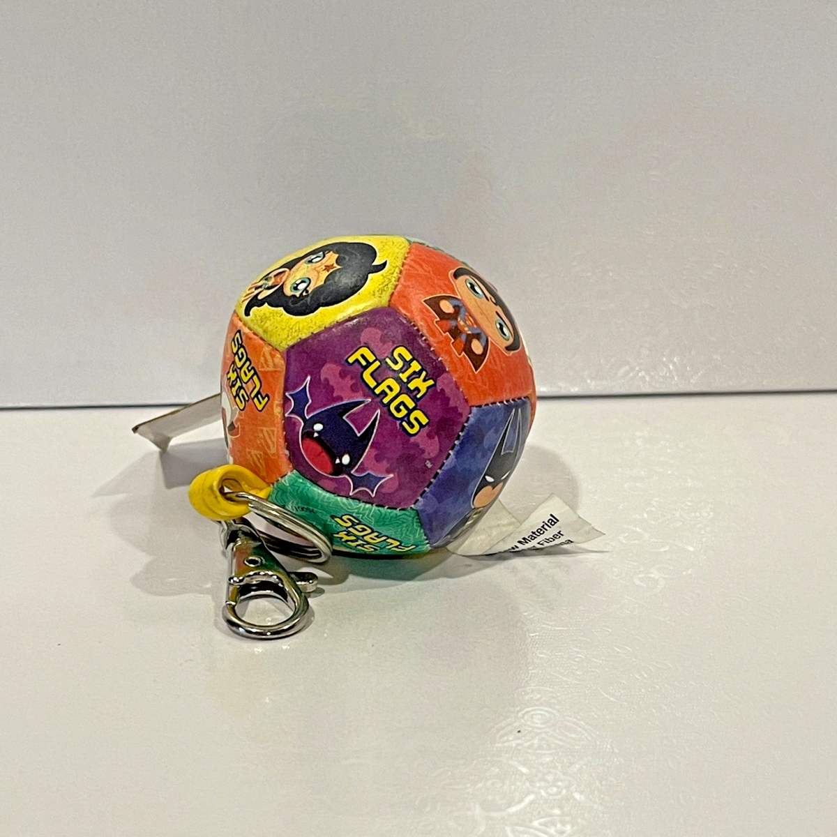Six Flags Magic Mountain charm & Harley Quinn kawaii keyring