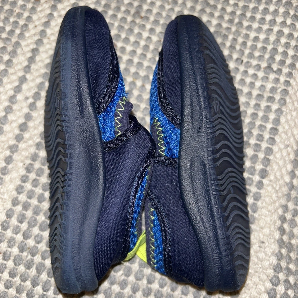 Old Navy Toddler Boys Blue Mesh Water Sneaker Shoes Size 7 - Image 4 of 4