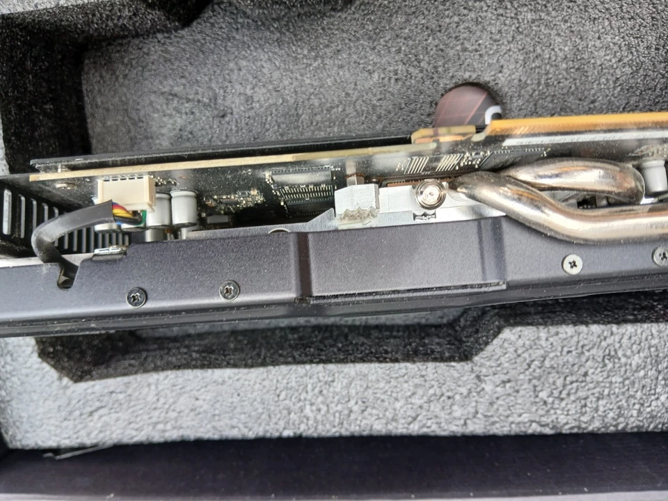 ASUS NVIDIA GeForce GTX 670 DirectCU II 2GB GDDR5 Graphics Card GPU - Image 3 of 4