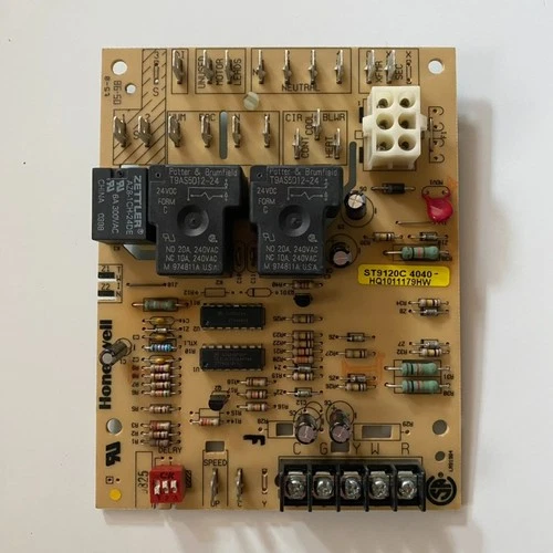 HONEYWELL ST9120C4040 Furnace Control Circuit Board (HQ1011179HW) - Used