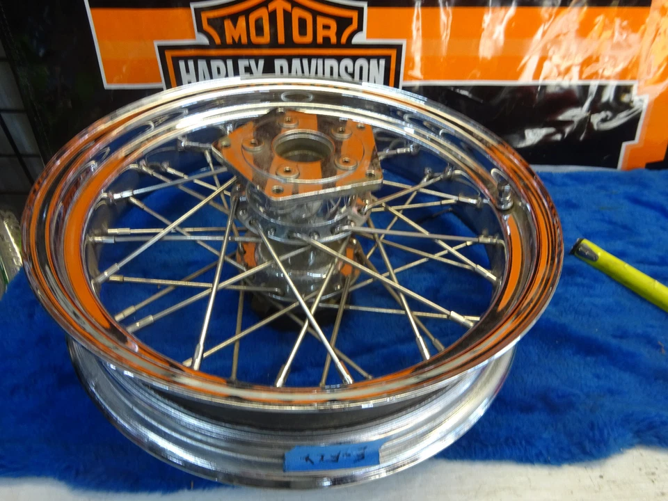 Rueda trasera Harley Davidson Early Rpl NOS FLT CROMADA personalizada 40 radios 3,50" x 16" Foto 3 de 4