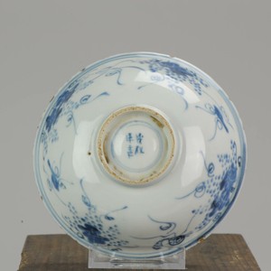 Antique Chinese 16th / 17th C Porcelain Ming/Transitio