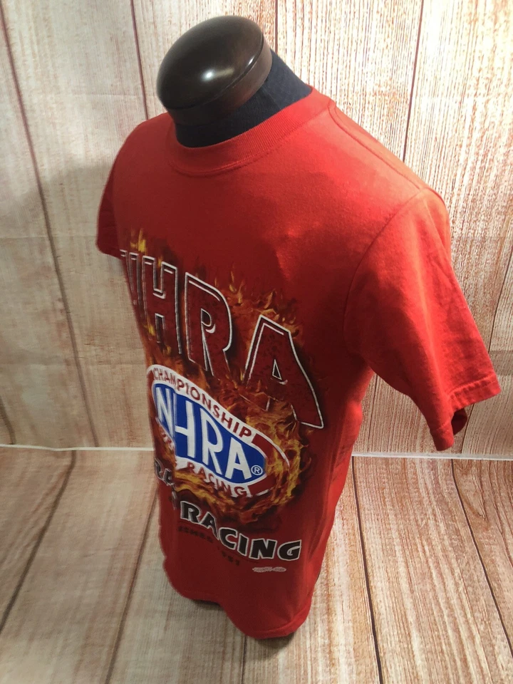 Unisex NHRA DRAG RACING ASHLEY FORCE FIRMADO Rojo Algodón Pequeño Usado en Excelente Condición Foto 3 de 4