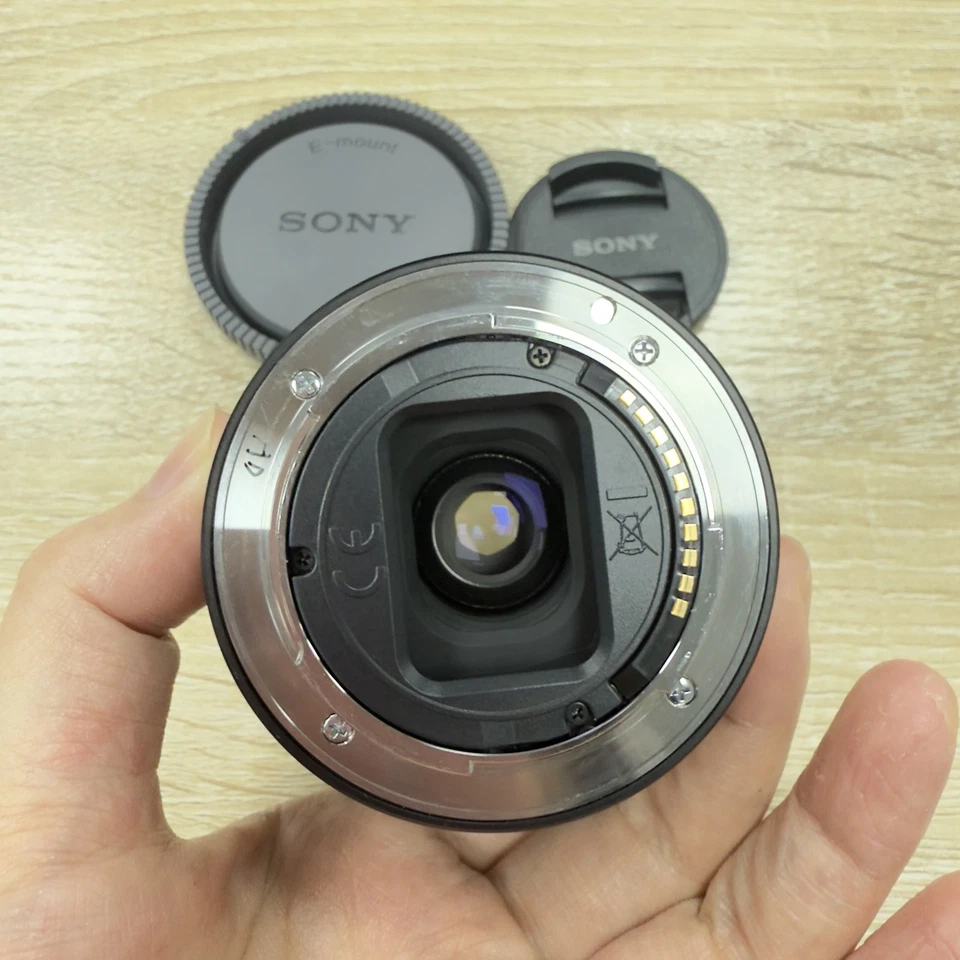 Lente fija gran angular Sony 35 mm F2.8 Sonnar T FE ZA Full Frame Prime 95 % nueva Foto 3 de 4