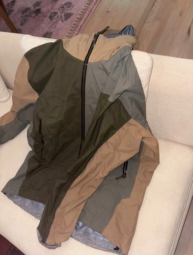 Arc'teryx Beta Jacket - Men's Large (Forage/Tatsu/Canvas) - product listing photo