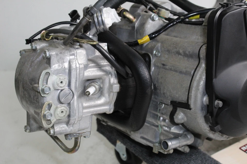 2004 年本田 Reflex Sport 250 NSS250S 发动机电机 — 第 2/4 张图片