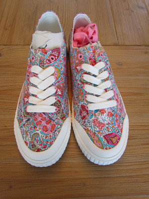 EUC Tretorn Women's Size 8 Floral Sneaker Shoe
