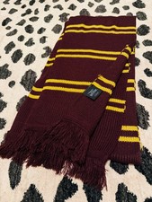 The Wizarding World of Harry Potter Universal Studios Gryffindor Scarf