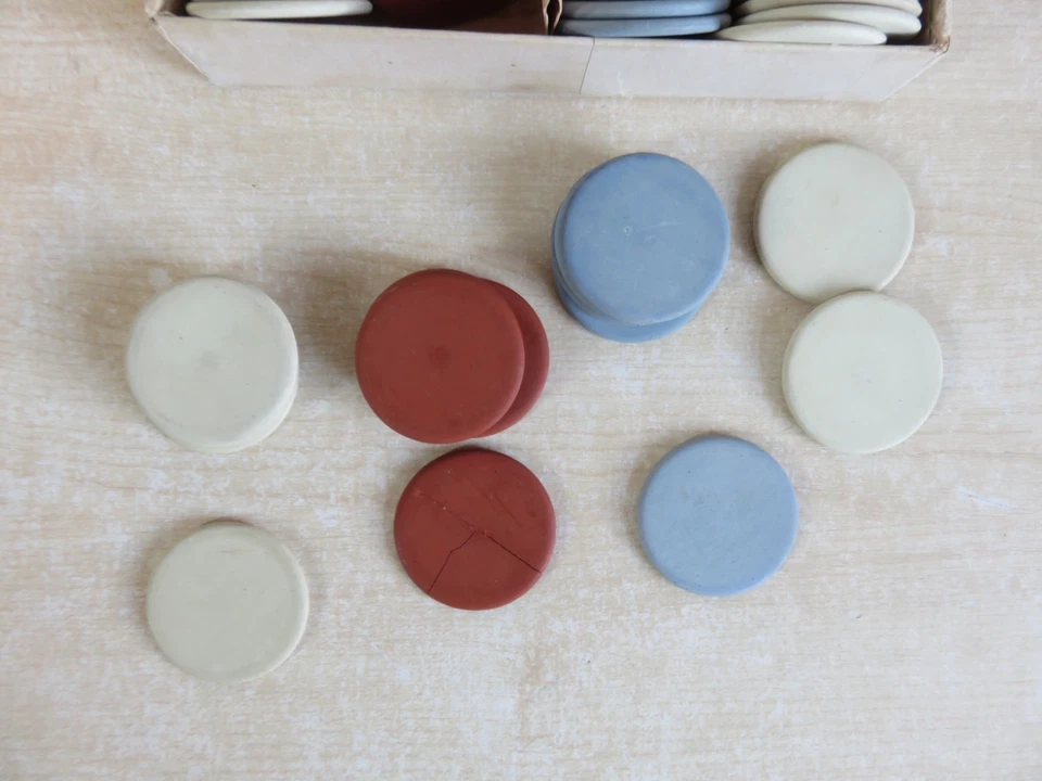 Vintage U.S. Rubber Poker Chips, set of 100, U.S. Rubber Company. - Image 4 of 4