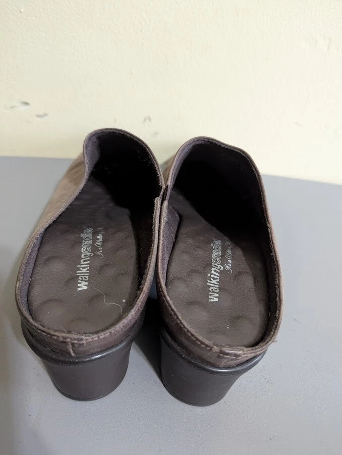 Walking Cradles para mujer talla 12N tacón bloque mules, marrón. Foto 4 de 4