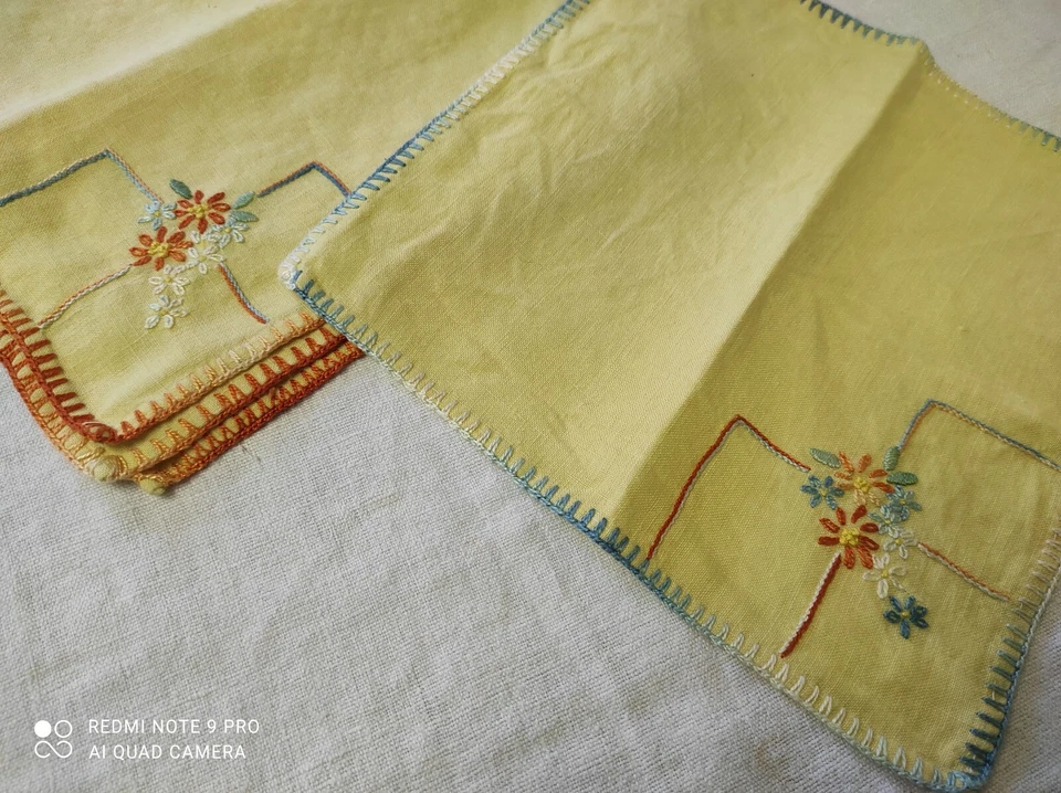 Textile ancien 4 Serviettes de table en coton brodé  23 x 23 cm - Photo 4/4