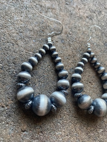 Sterling Silver Graduated Pearls Bead Earrings. - Picture 6 of 12