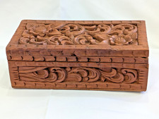 Vintage Hand Carved Wood 8 x 4 x 3 Hinged Lid Box