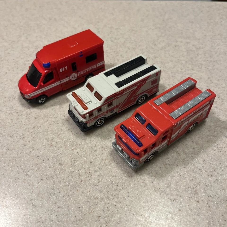 2 Matchbox Fire Hazard Squad Hazmat Trucks 1 Maisto Truck Very Good Condition - Image 2 of 4