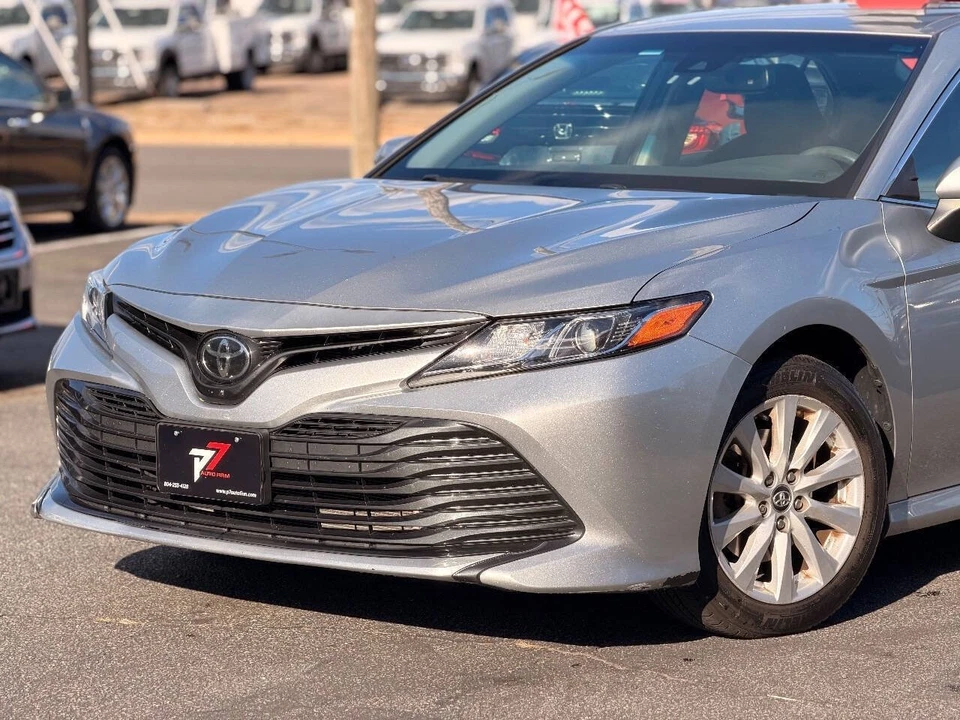 Седан 2018 Toyota Camry LE 4dr - Изображение 2 из 4