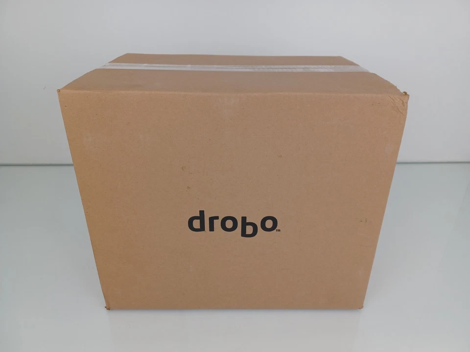 Drobo DRO4DU10-UK external data backup storage array - no drives - Image 3 of 4