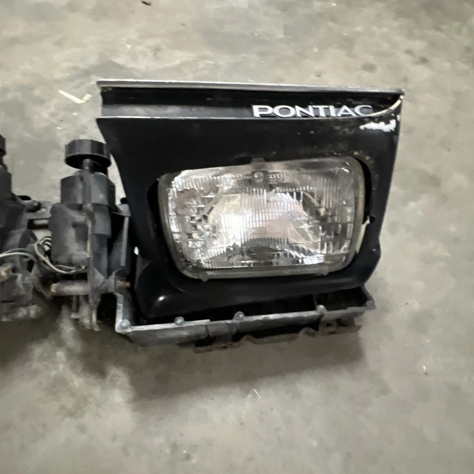 1982-1985 PONTIAC FIREBIRD TRANS AM GTA POWER POPUP HEADLIGHT Passenger & Driver - Image 2 of 4