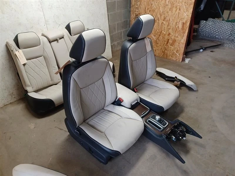 Chrysler 300 Limited 2015-22 juego de asientos con canastilla térmica de cuero gris 2746544 Foto 4 de 4