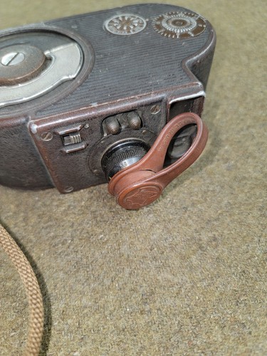Bell & Howell Filmo Model 134-C - Picture 4 of 5