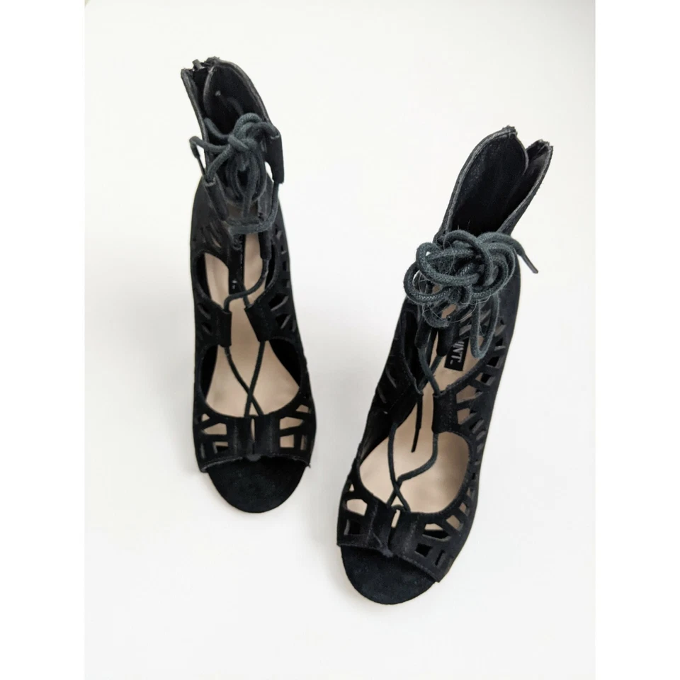 Sandalias de tacón alto recortadas con cordones de cuero gamuza negras talla 5,5 Foto 2 de 4