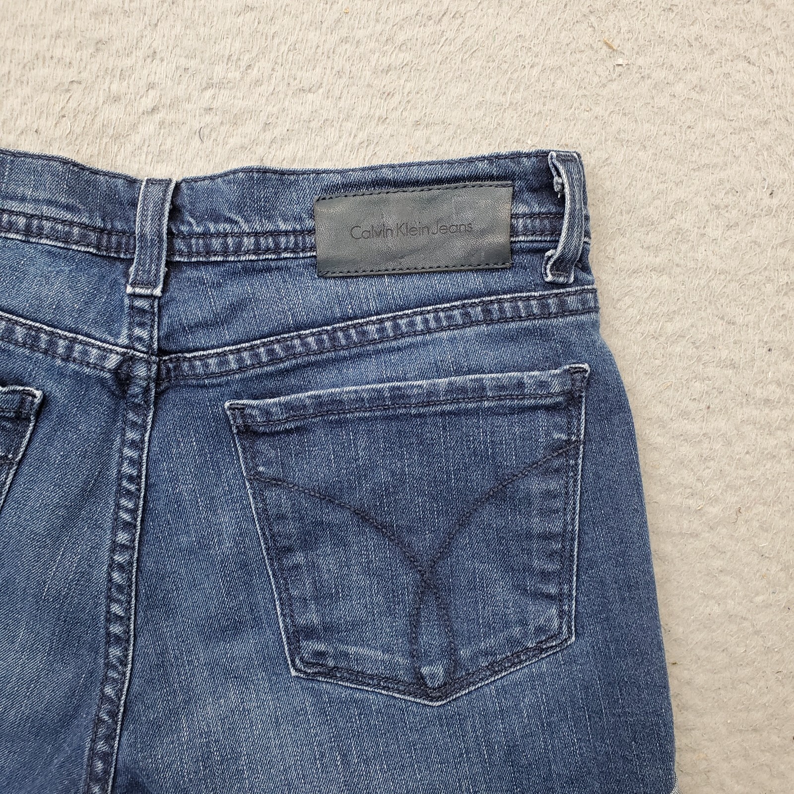 Calvin Klein Jeans Shorts Womens Size 26 Blue Denim Pockets Medium Wash Cuffed thumbnail 10
