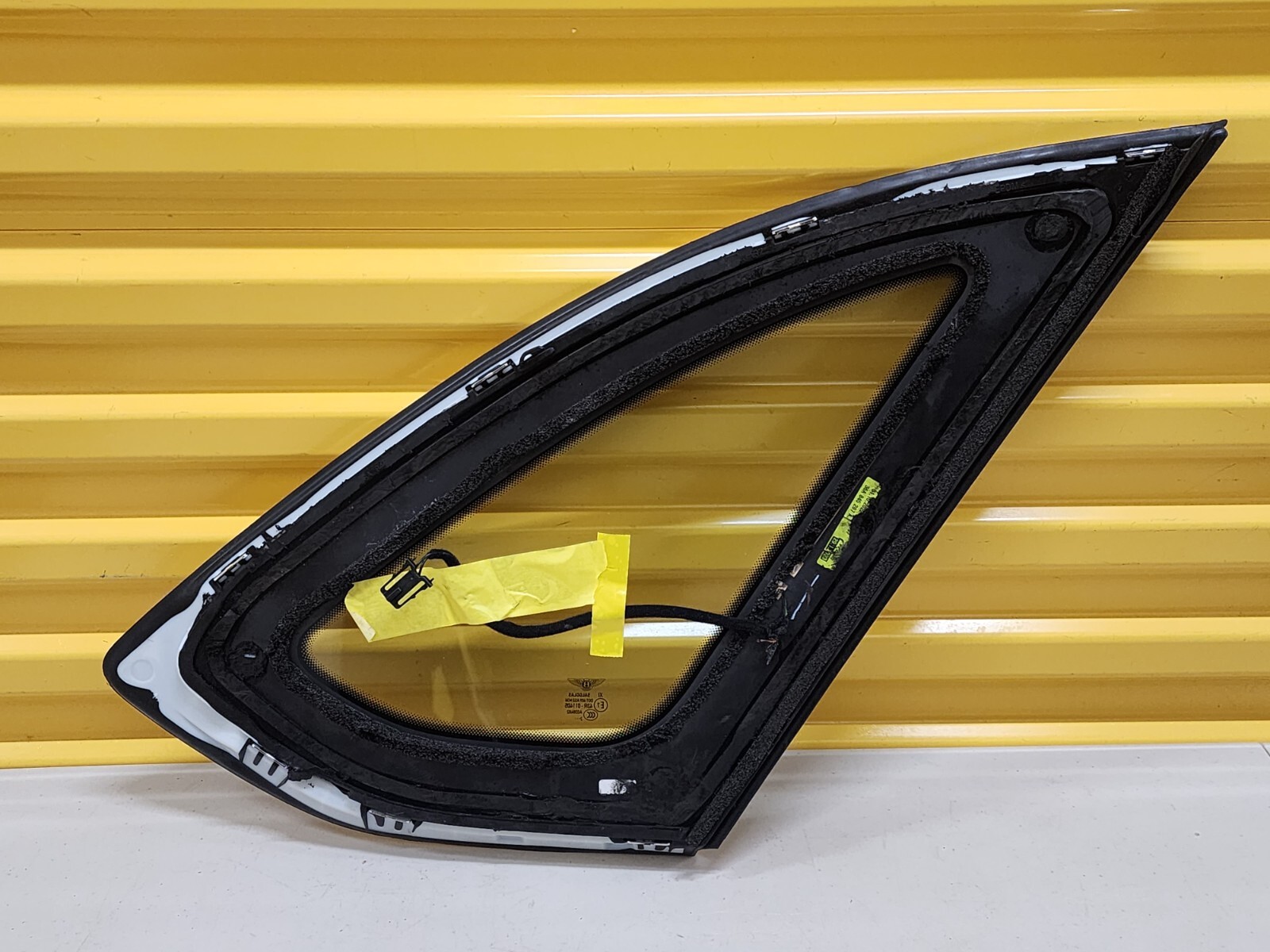 2016-2020 BENTLEY BENTAYGA REAR LEFT GLASS QUARTER VENT WINDOW SIDE PANEL OEM