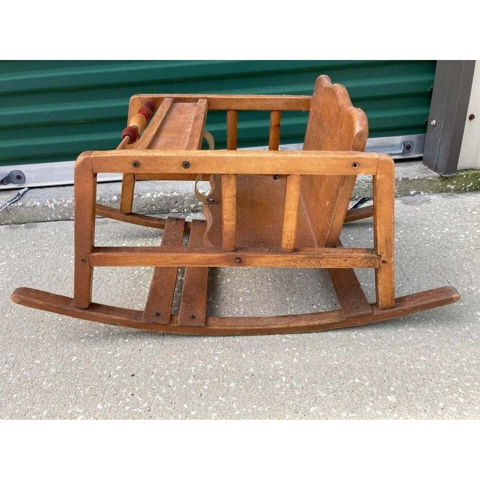 Mecedora balancín vintage de madera curvada para bebé Foto 3 de 4