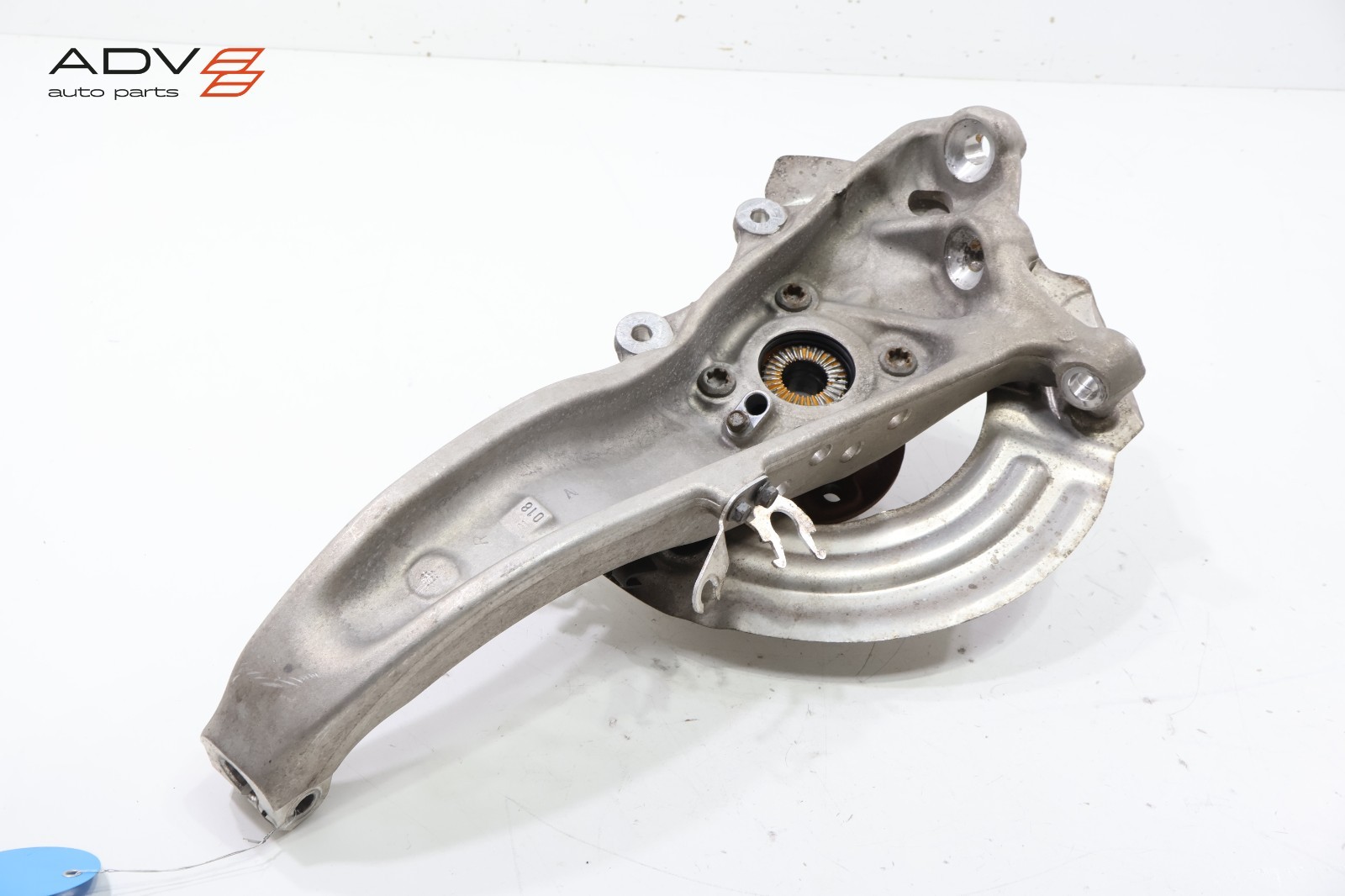 2014 - 2020 BMW i8 I12 FRONT RIGHT PASSENGER SIDE SPINDLE KNUCKLE HUB OEM