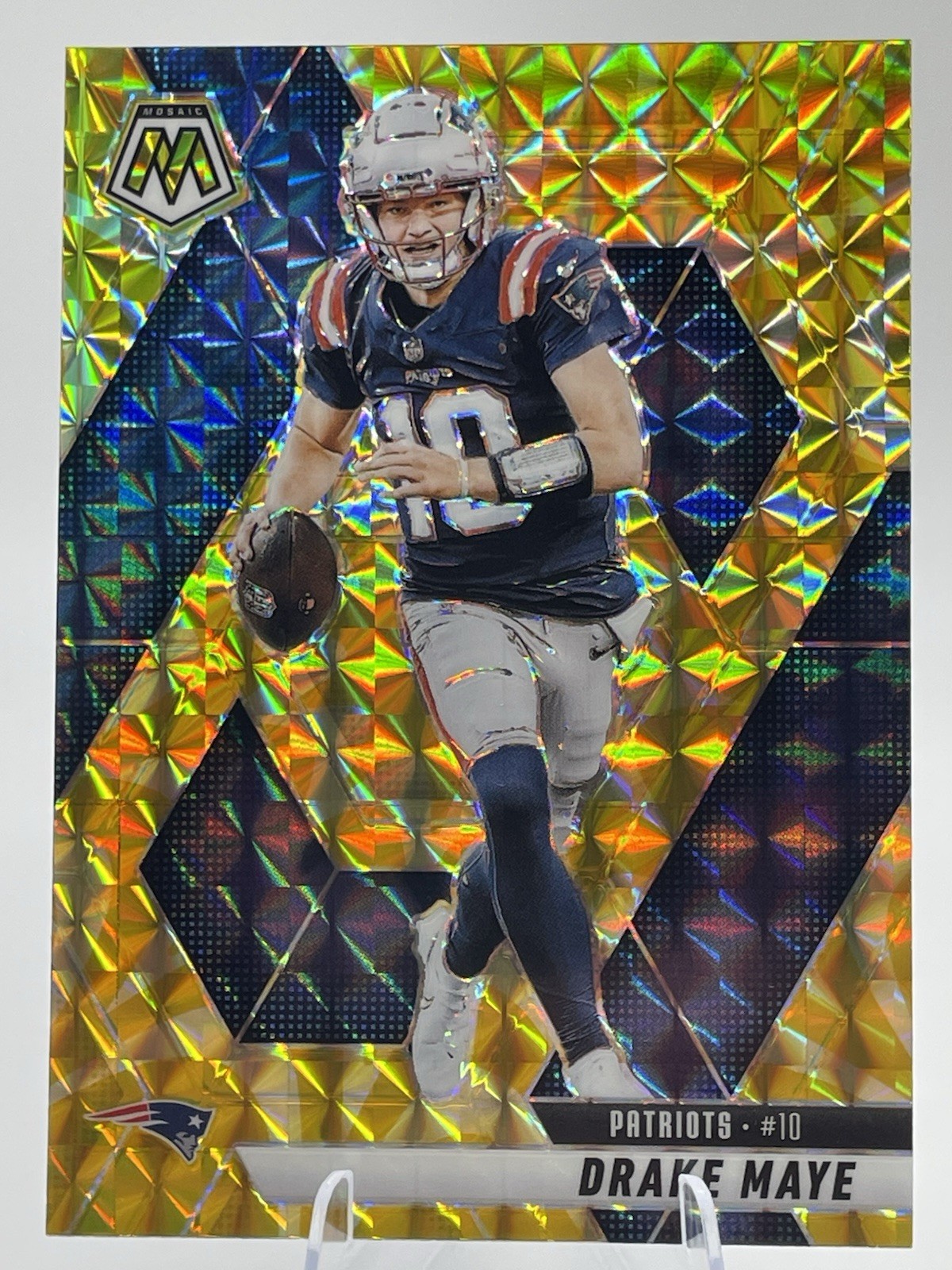 2025 Panini Mosaic - Drake Maye #28 Reactive Yellow Mosaic Prizm