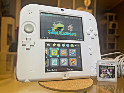 Nintendo 2DS Weiß/Rot Super Mario Bros. 2 Bundle + Luigi s Mansion 2 Spielmodul