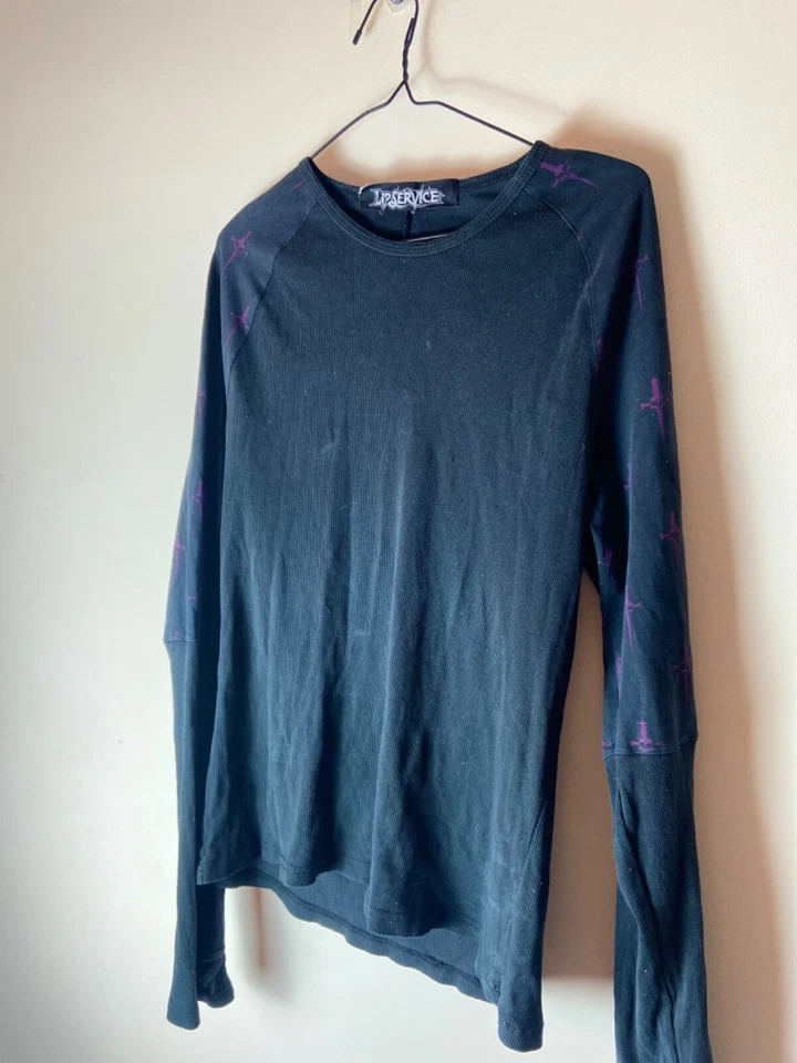 Manga Larga Lip Service Estampado Cruces Talla L Foto 2 de 4