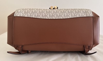 Michael Kors Phoebe Medium FLAP Drawstring Vanilla MK Travel  display picture 3
