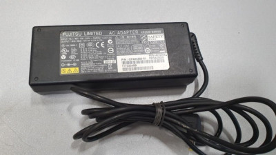 Fujitsu PJW1942N Netzteil 19V 4.22A Gebraucht Aktiv Ohne Stromkabel