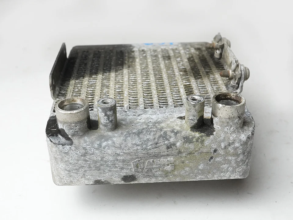 2004 - 2006 Volkswagen Phaeton 4.2 8 Cyl Oil Cooler Radiator Front Unit Oem Foto 3 de 4