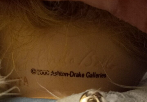 Vintage firmato Ashton Drake un regalo d'amore 2000 angelo ragazza con coniglietto con supporto - Foto 10 di 11