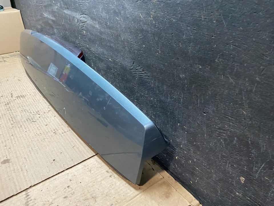 Chevrolet Tahoe Suburban Yukon 2007-2014 alerón ala tercera luz de freno V2550 DG Foto 2 de 4