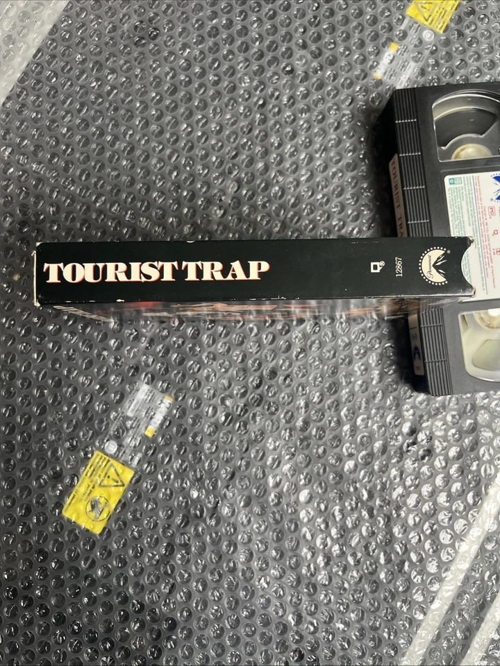 TOURIST TRAP VHS 1979 Slasher Horror Chuck Connors David Schmoeller - Image 2 of 4