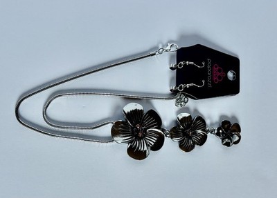 Paparazzi Silver Floral Necklace & Earrings Set | Flower Pendant | New