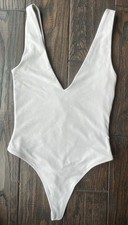 Aritzia Babaton Women's Sz XS Tan V-Neck Contour Bodysuit Lined Stretch