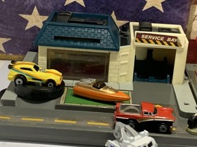 GALOOB MICRO MACHINES LOT, VEHICLES,BUILDINGS. PLYMOUTH FUNNY CAR, WRECKER ECT