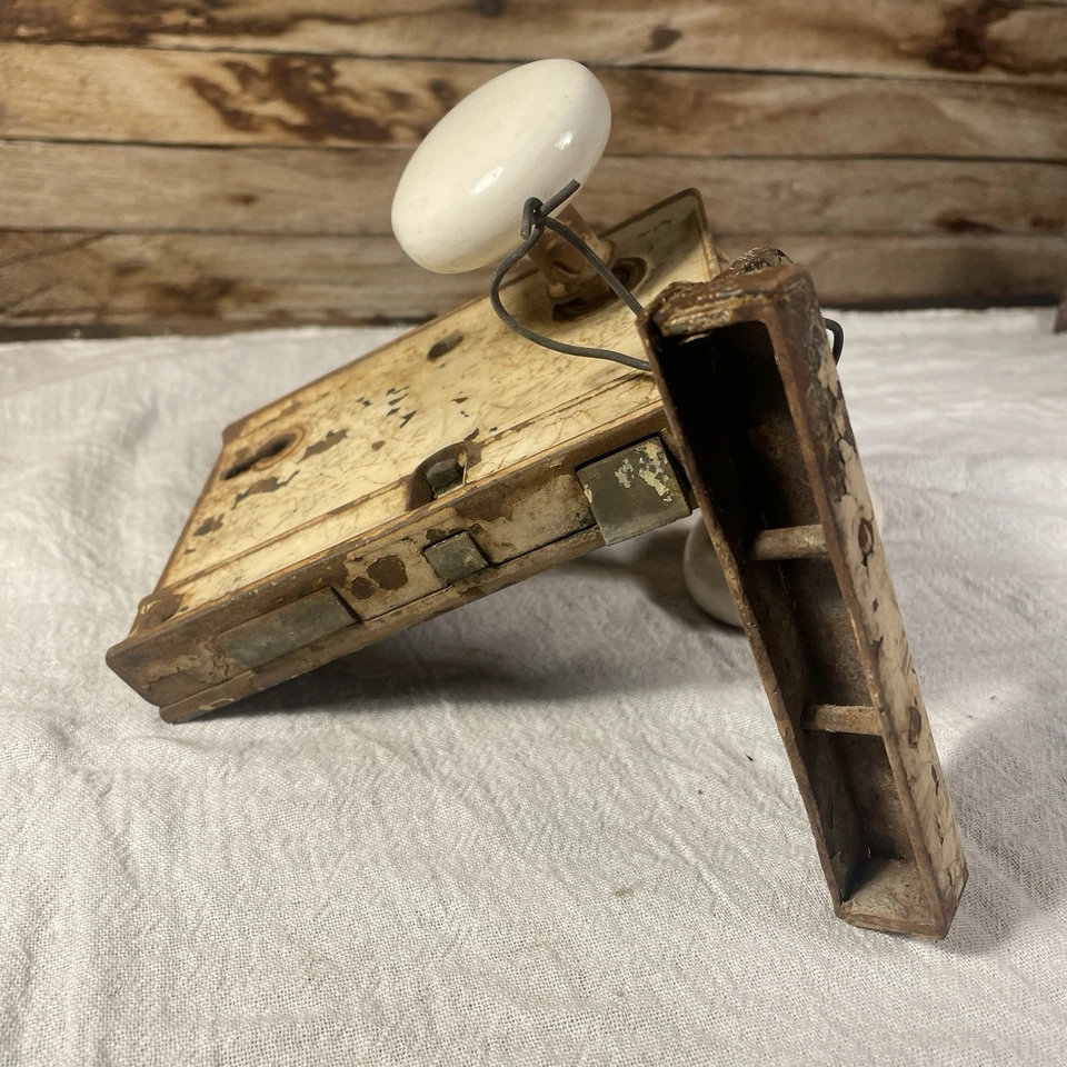 LOTE de perillas, cerraduras y herrajes antiguos surtidos Foto 4 de 4