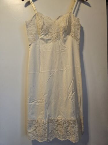 Vintage Shadowline Ivory Full Slip Lace Trim Size 32 - Picture 1 of 8