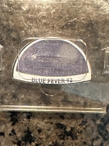 Guerlain Divinora Radiant Colour Single Eye Shadow Blue Fever 92 - Picture 2 of 3