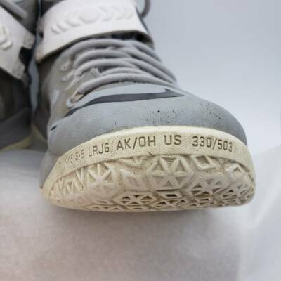 Nike Mens LeBron Sneakers 8.5 Gray Zoom Soldier VIII 685780  display picture 2