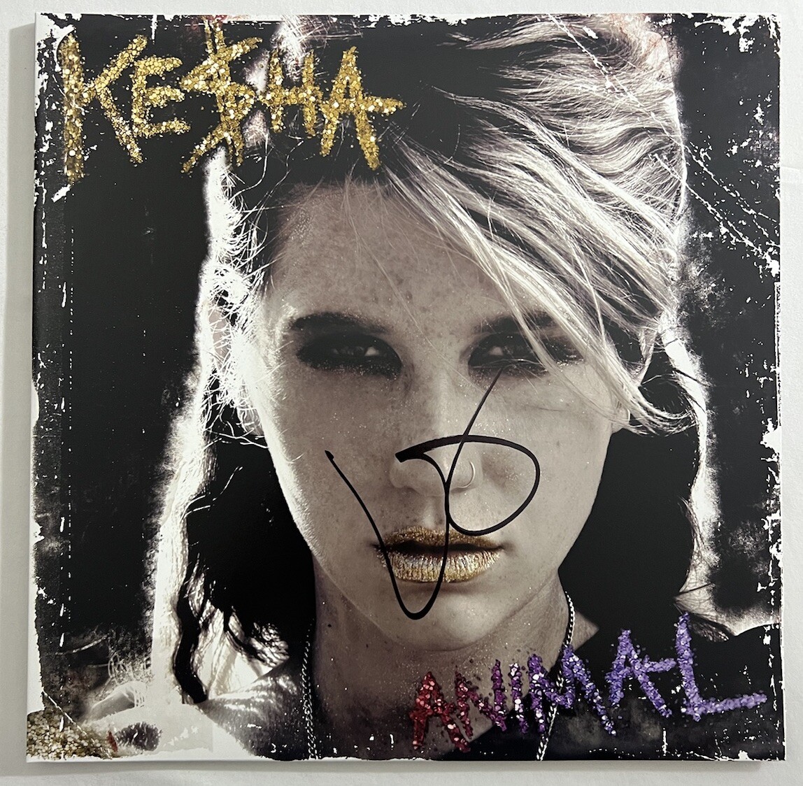 KESHA SIGNED ANIMAL VINYL ALBUM POP SINGER AUTOGRAPH